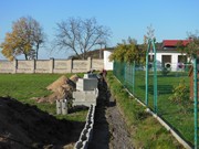 Stavba opěrné zdi u zahrady školy 2017